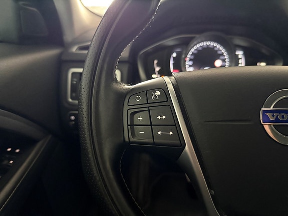 Volvo XC70 13 of 30