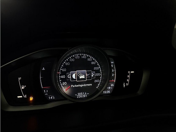 Volvo XC70 16 of 27