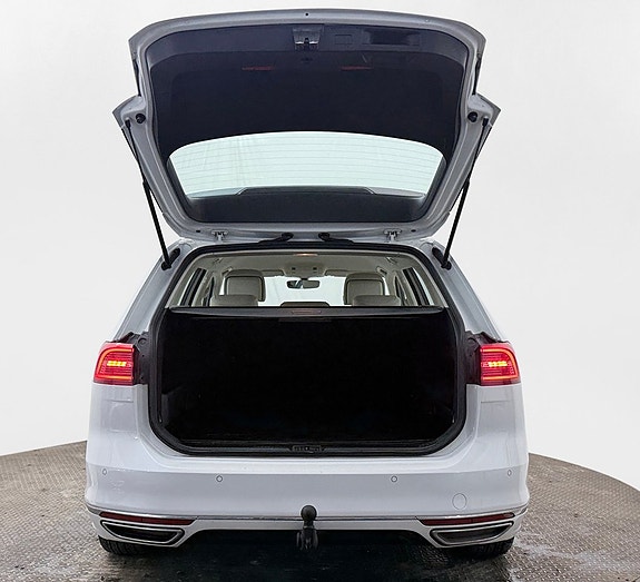 Volkswagen Passat 8 of 30