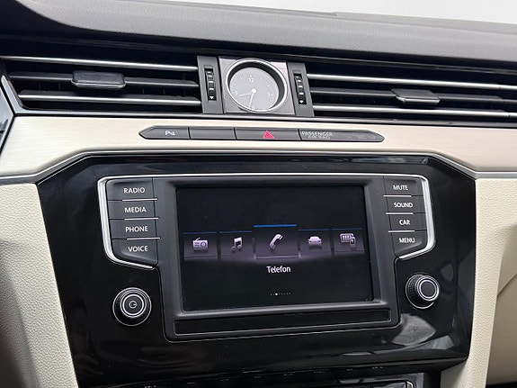 Volkswagen Passat 22 of 30
