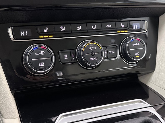Volkswagen Passat 24 of 30