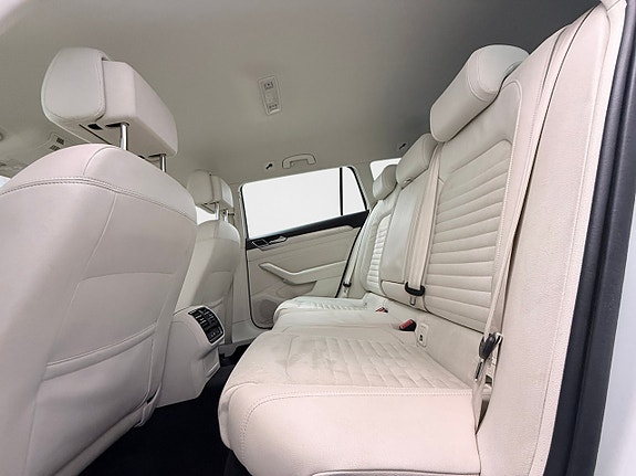 Volkswagen Passat 15 of 30