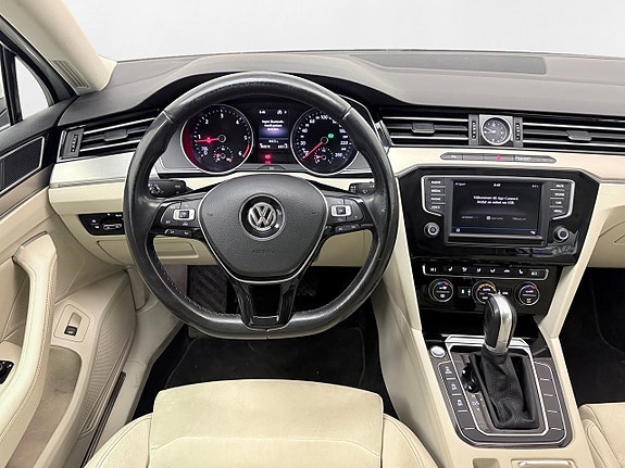 Volkswagen Passat 17 of 30