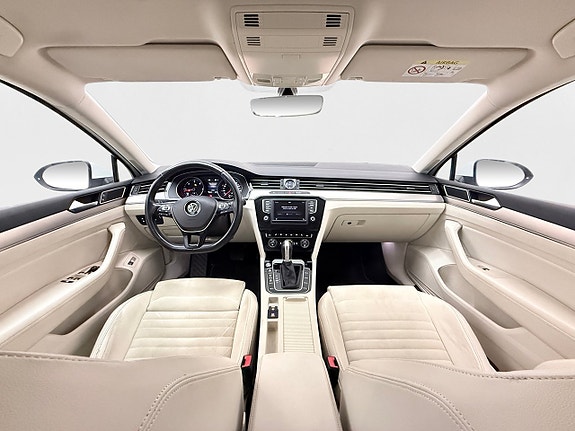 Volkswagen Passat 16 of 30