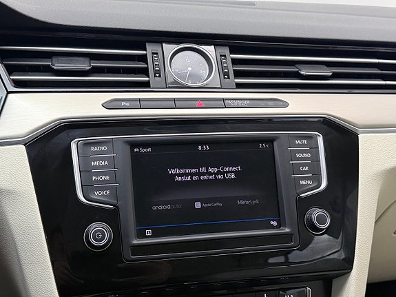 Volkswagen Passat 23 of 30