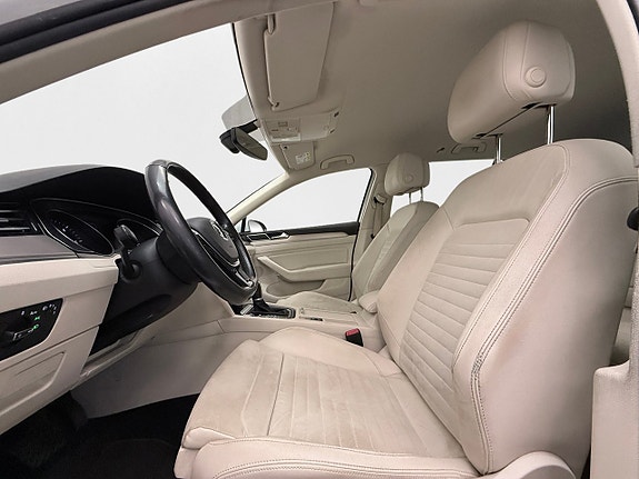 Volkswagen Passat 12 of 30