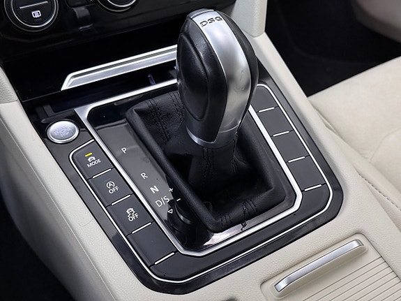 Volkswagen Passat 25 of 30