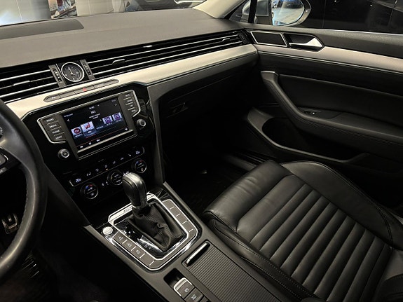 Volkswagen Passat Alltrack 19 of 27