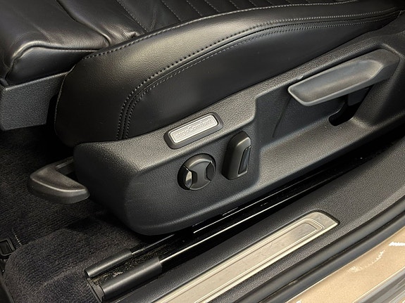 Volkswagen Passat Alltrack 13 of 27