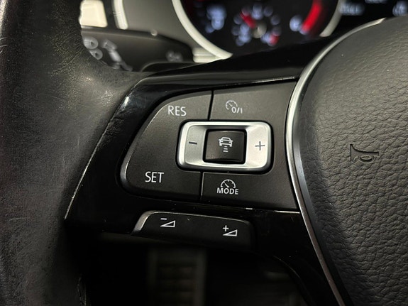 Volkswagen Passat Alltrack 17 of 27