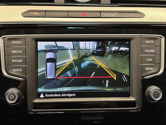 Volkswagen Passat Alltrack 23 of 27