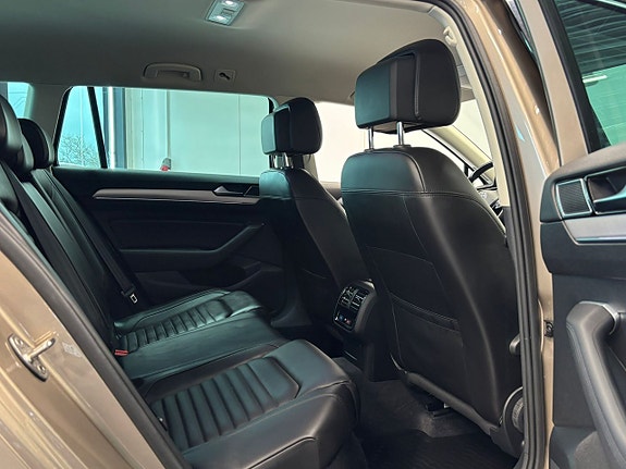 Volkswagen Passat Alltrack 27 of 27