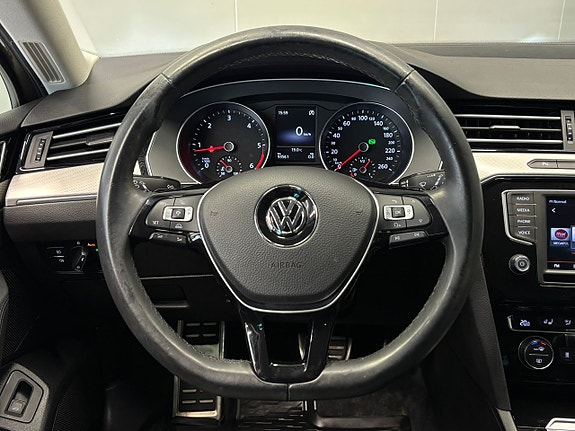 Volkswagen Passat Alltrack 16 of 27