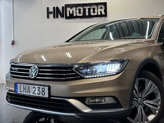 Volkswagen Passat Alltrack 2 of 5