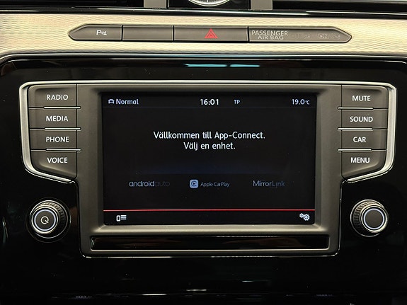 Volkswagen Passat Alltrack 24 of 27