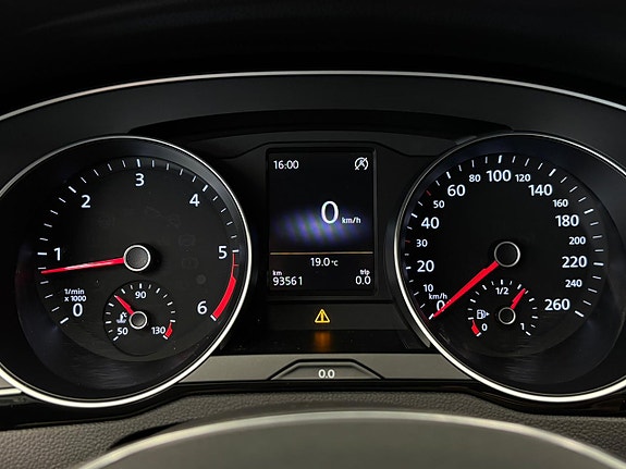 Volkswagen Passat Alltrack 18 of 27