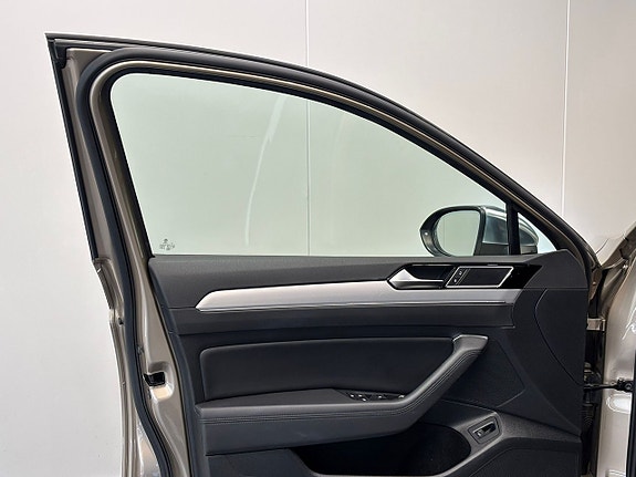 Volkswagen Passat Alltrack 11 of 27