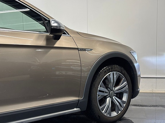Volkswagen Passat Alltrack 8 of 27