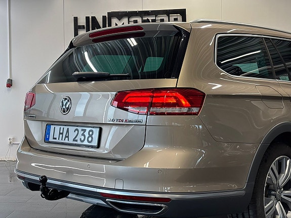 Volkswagen Passat Alltrack 6 of 27