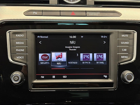Volkswagen Passat Alltrack 22 of 27