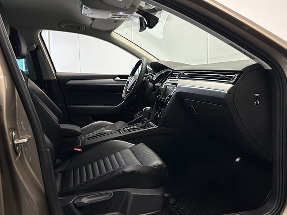 Volkswagen Passat Alltrack 25 of 27