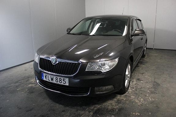 Skoda Superb 2 of 5
