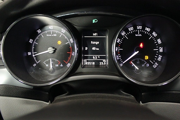 Skoda Superb 14 of 23