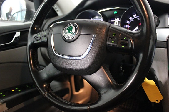 Skoda Superb 17 of 23