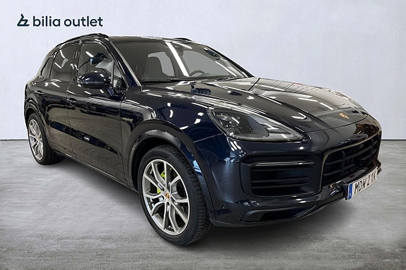 Porsche Cayenne 4 of 5