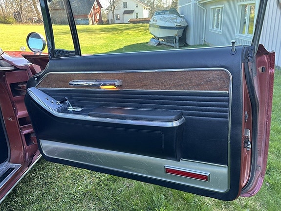 Chrysler Imperial 13 of 16