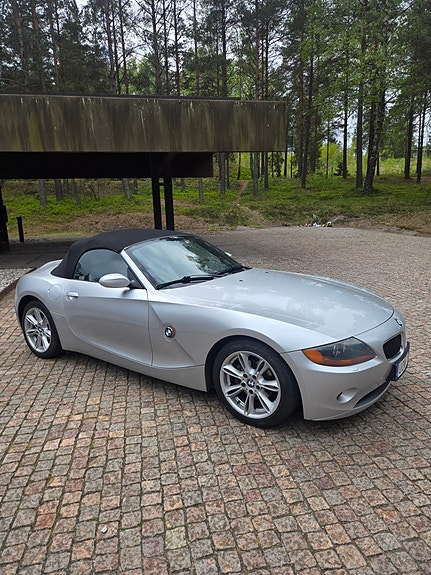 BMW Z4 2 of 5