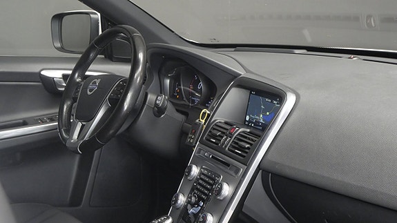 Volvo XC60 16 of 26