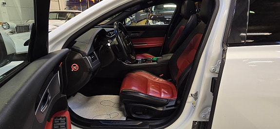 Jaguar XF 15 of 26