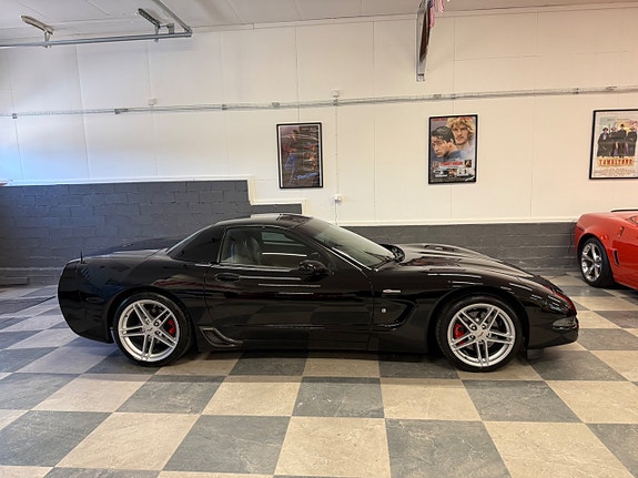 Chevrolet Corvette 2 of 5