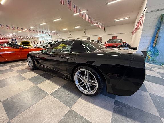 Chevrolet Corvette 17 of 22