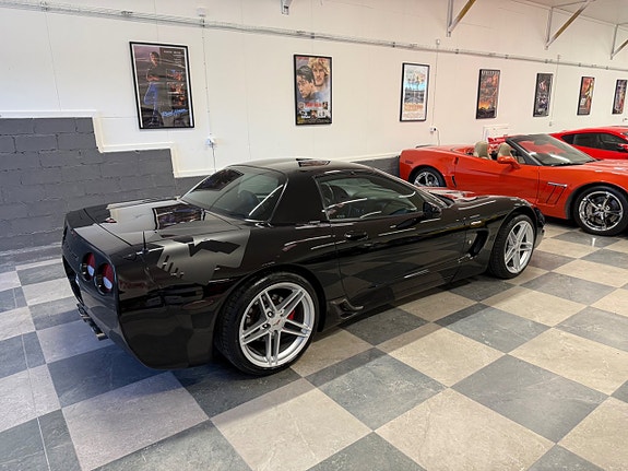 Chevrolet Corvette 4 of 5