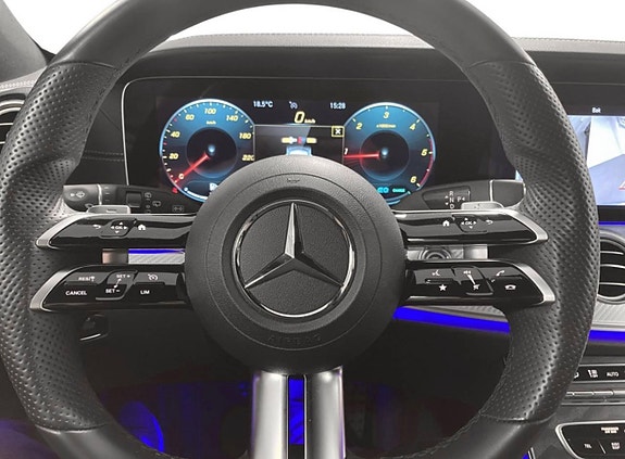 Mercedes-Benz E220 5 of 5