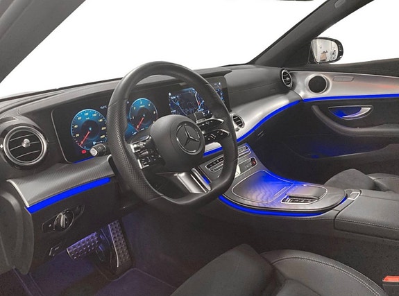 Mercedes-Benz E220 3 of 5