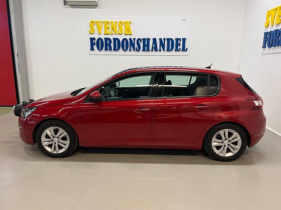 Peugeot 308 2 of 5