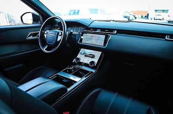 Land Rover Range Rover Velar 3 of 6