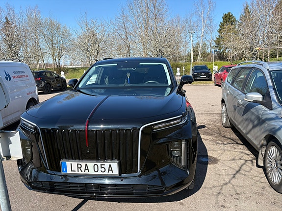Hongqi E-HS9 2 of 30