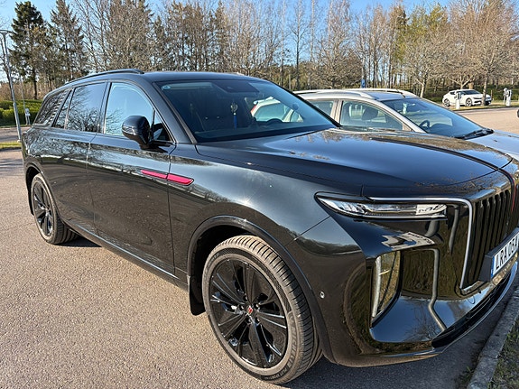 Hongqi E-HS9 3 of 30