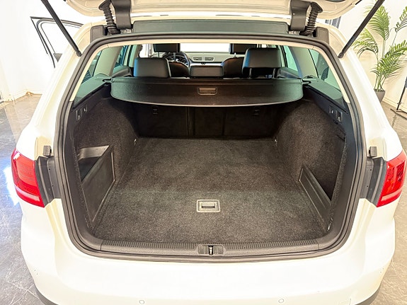 Volkswagen Passat Alltrack 8 of 13