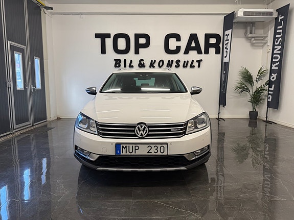 Volkswagen Passat Alltrack 2 of 5