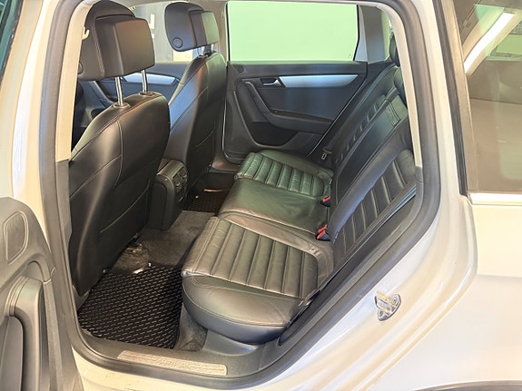 Volkswagen Passat Alltrack 7 of 13