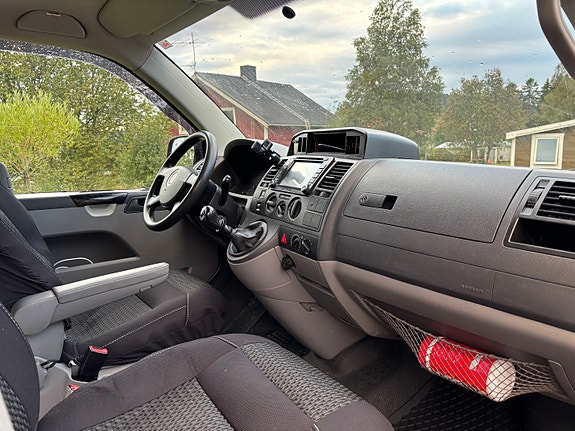 Volkswagen Caravelle 5 of 10