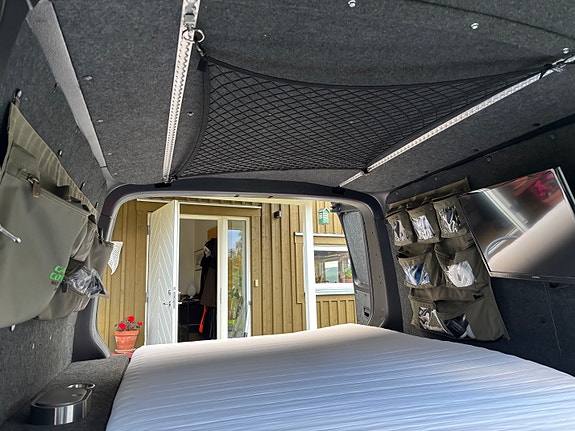 Volkswagen Caravelle 8 of 10
