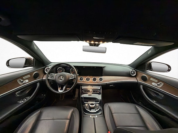 Mercedes-Benz E220 12 of 30