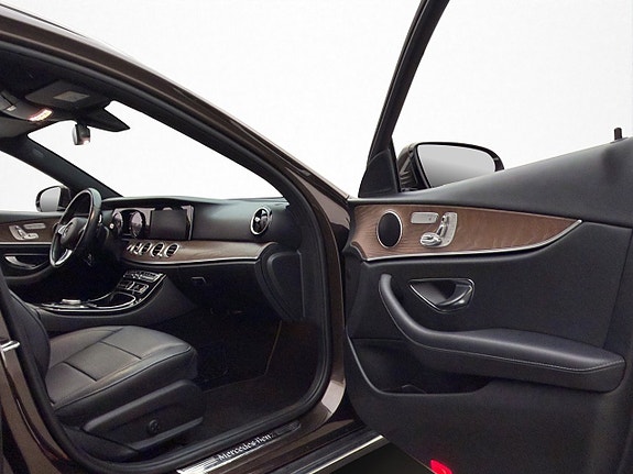 Mercedes-Benz E220 29 of 30