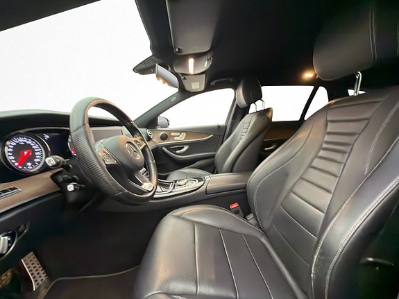Mercedes-Benz E220 11 of 30